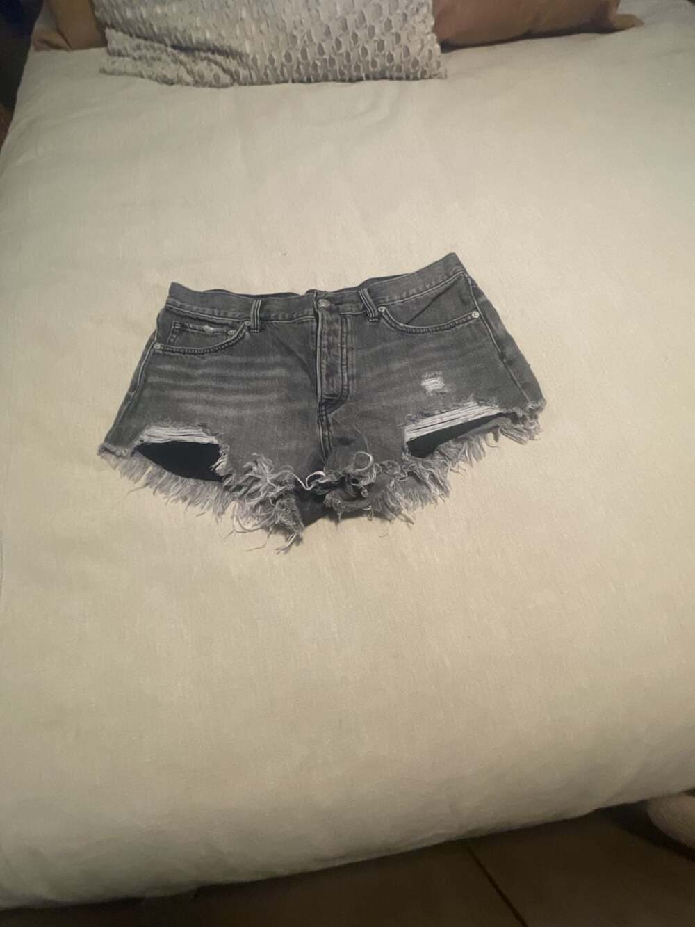 Free People We The Free Loving Good Vibrations Distressed Denim Shorts Size 27